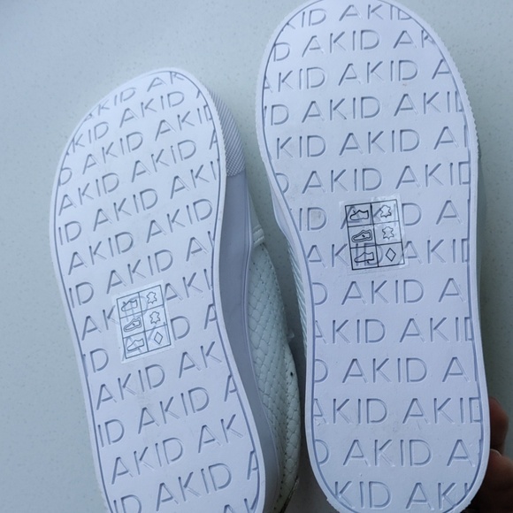 NWOT AKID Kids Leather Slip-Ons kids size 10c - Picture 3 of 4